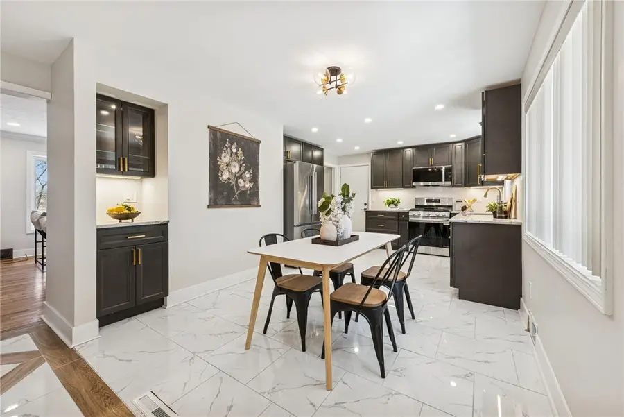 490 Old Clairton Rd, Pleasant Hills, PA 15236 - Image #2