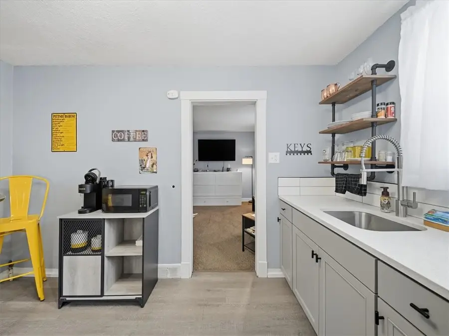 711 Louisa St, Mount Oliver, PA 15210 - Image #3