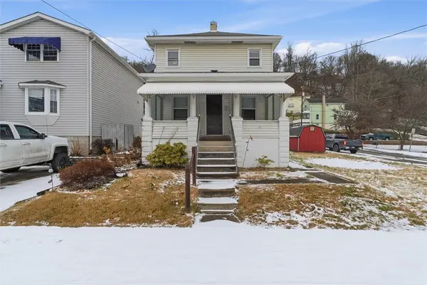 702 Mckinley Ave, East Vandergrift, PA 15629