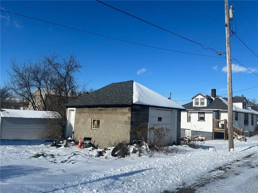 389 Frank St, Sharon, PA 16146 - #2