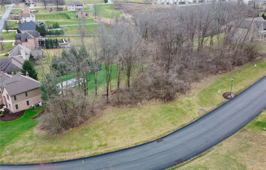 1060 Augusta Cir, North Huntingdon, PA 15642 - Image #2