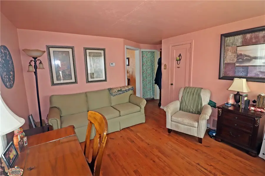 437 Cedar St, Jeannette, PA 15644 - #3