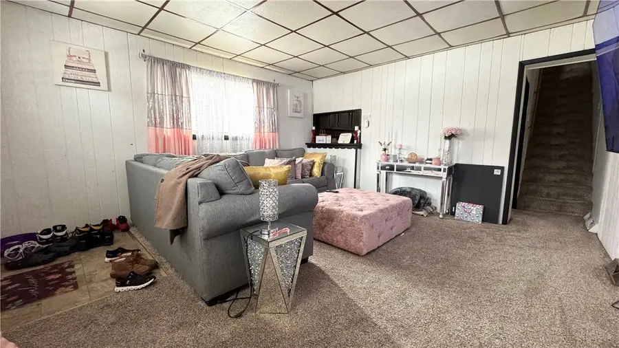 1212 Finch St, New Castle, PA 16101 - #2