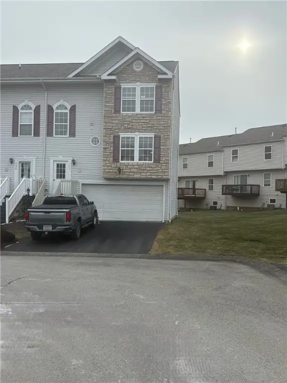 136 Manor View Dr, Manor, PA 15665