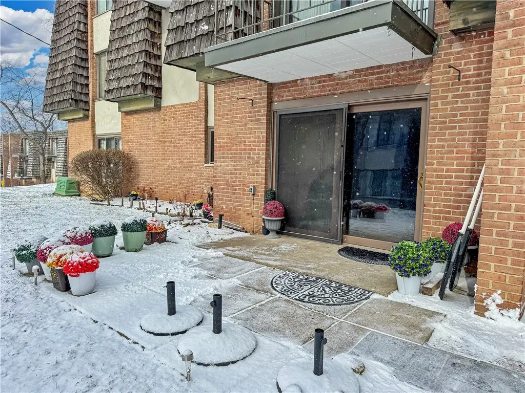 314 Forest Green Dr, Moon Township, PA 15108 - Image #1