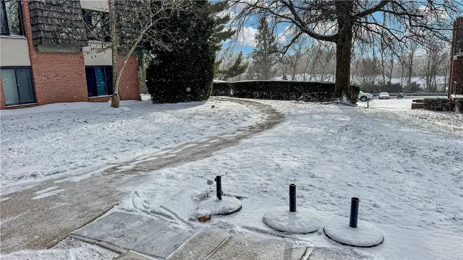 314 Forest Green Dr, Moon Township, PA 15108 - Image #3