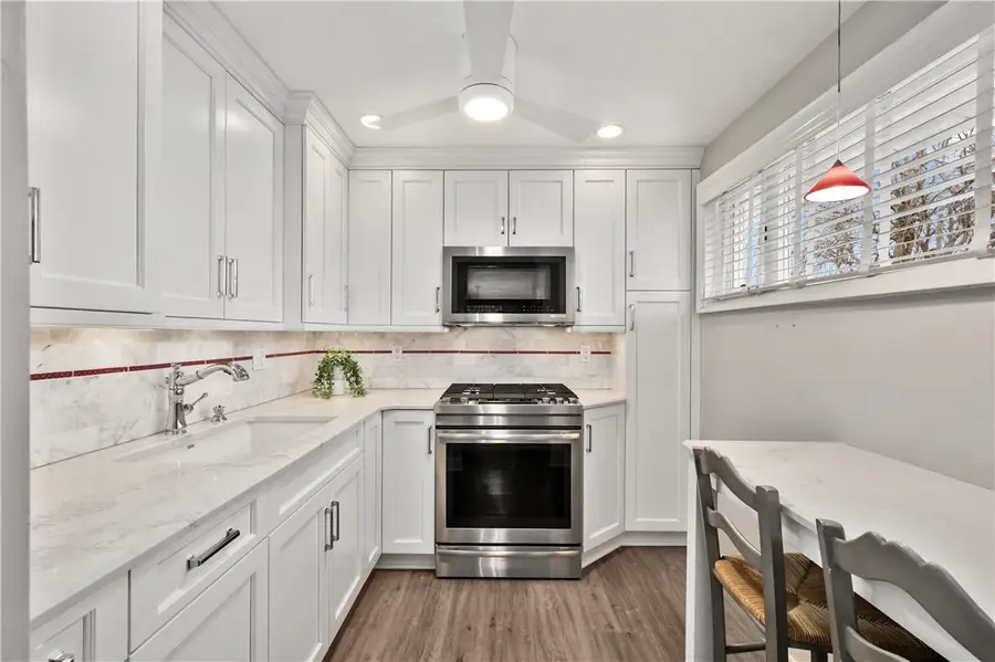 105 Woodridge Dr, Scott Township, PA 15106 - #3