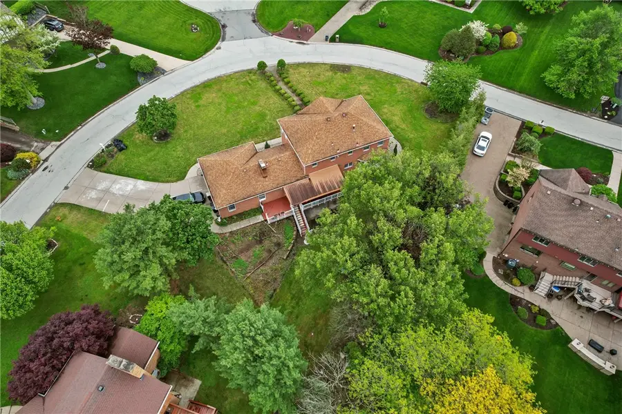 228 Meadowfield Ln, Jefferson Hills, PA 15025 - Image #2