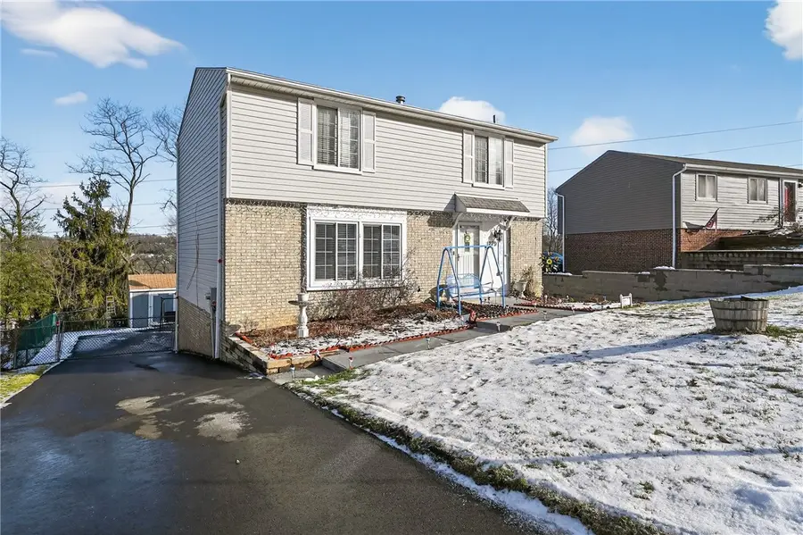 1279 Armstrong Dr, South Park, PA 15129 - Image #2