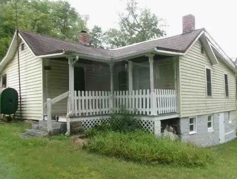 245 Higgins Rd, Hilliards, PA 16040 - #2