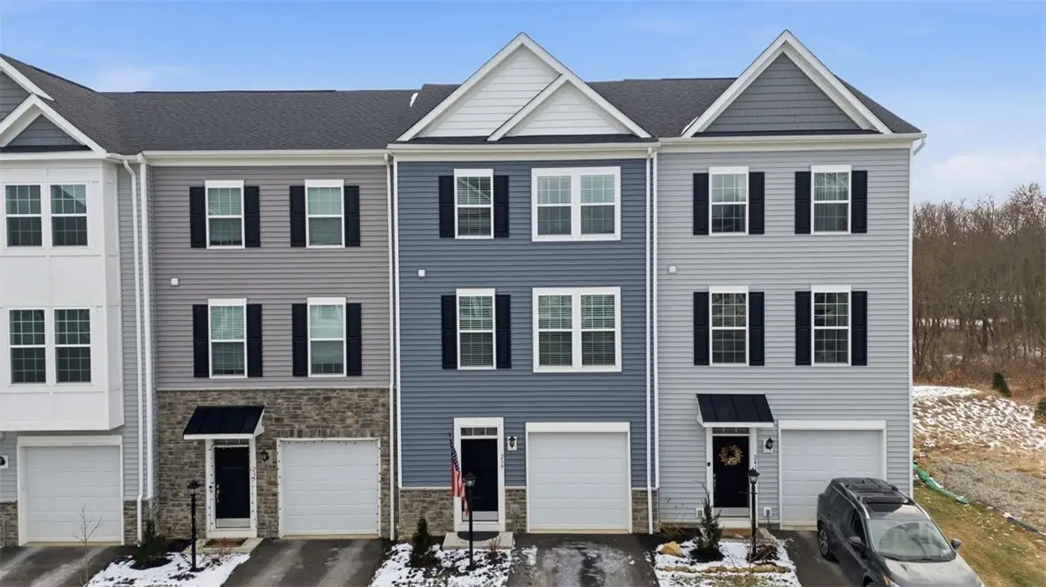 239 Truth Cir, Lancaster, PA 16037 - Image #1