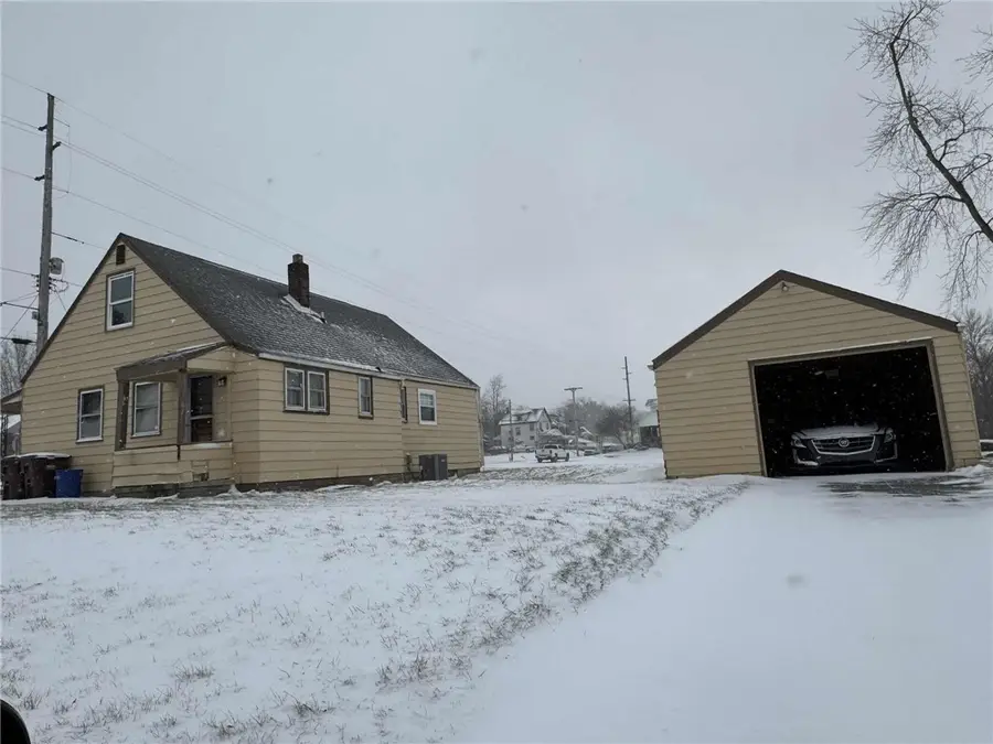 816 Indiana Ave, Farrell, PA 16121 - #2