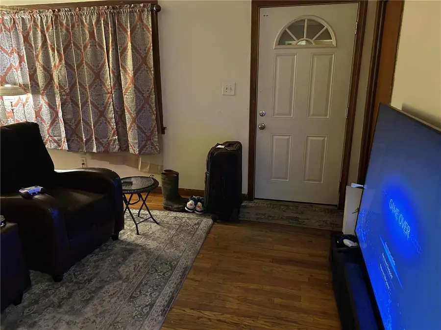 816 Indiana Ave, Farrell, PA 16121 - #3