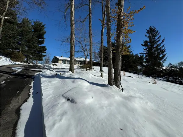 108 Highland Dr, Peters Twp, PA 15317