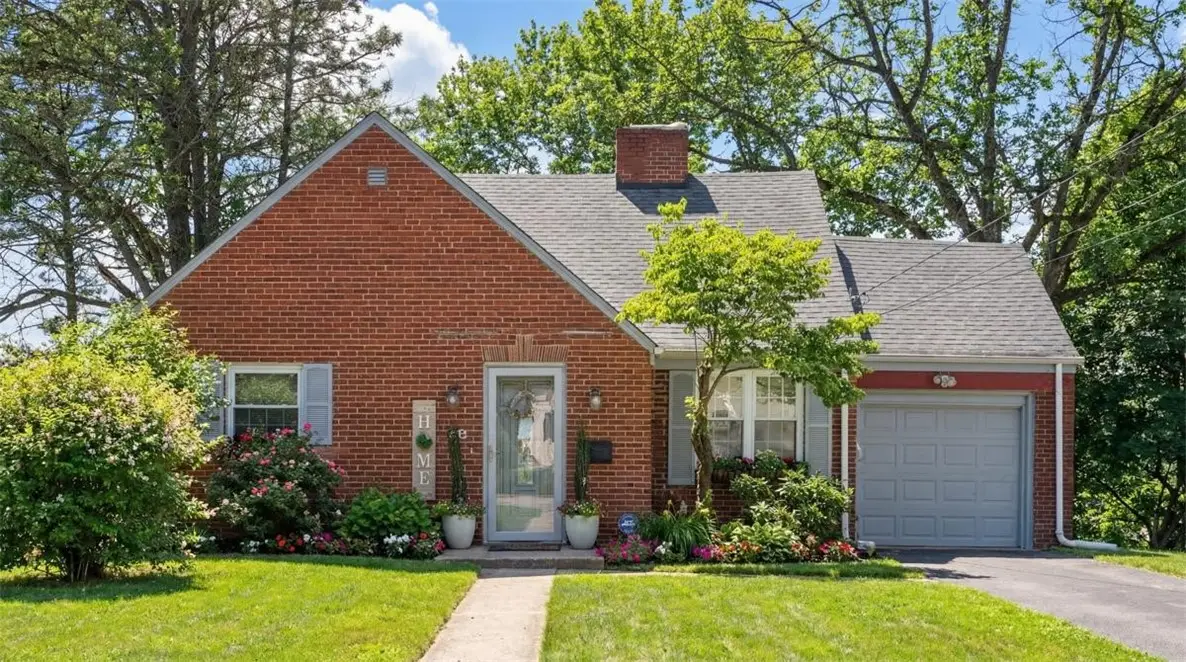 376 Mcclellan Dr, Pleasant Hills, PA 15236 - Image #1