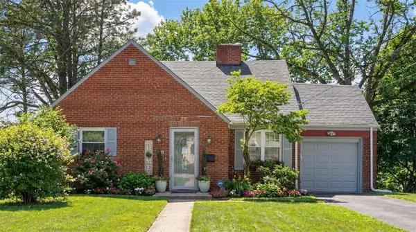 376 Mcclellan Dr, Pleasant Hills, PA 15236