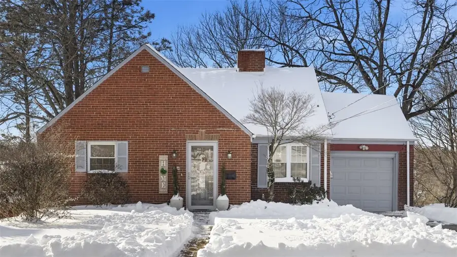 376 Mcclellan Dr, Pleasant Hills, PA 15236 - Image #2