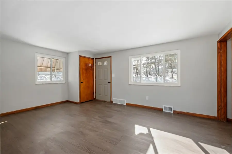 678 Colonial Manor Rd, North Huntingdon, PA 15642 - Image #2