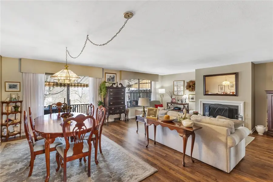 422 Edgetree Ln, Murrysville, PA 15668 - #2