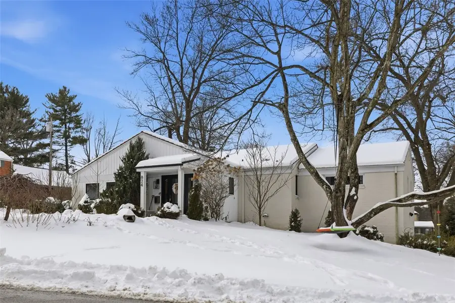 824 Foxland Dr, Mount Lebanon Township, PA 15243 - #3