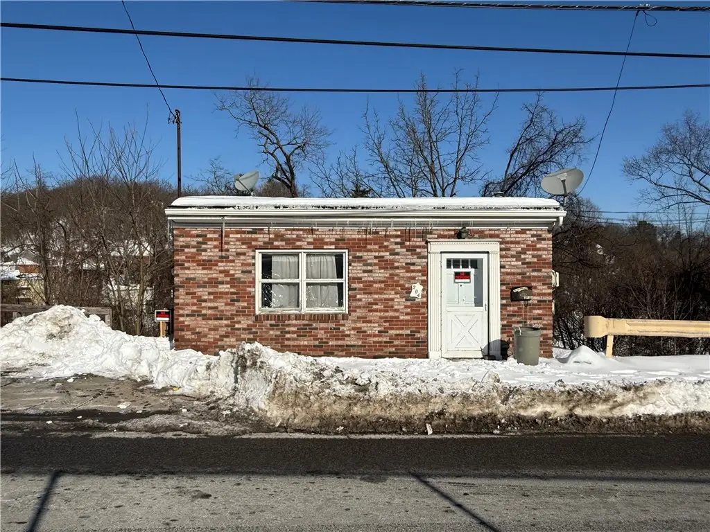 204 Mccoy Rd, Stowe, PA 15136 - #1