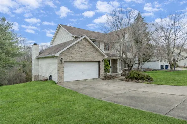 1045 Redoak Dr, Penn Twp, PA 15636