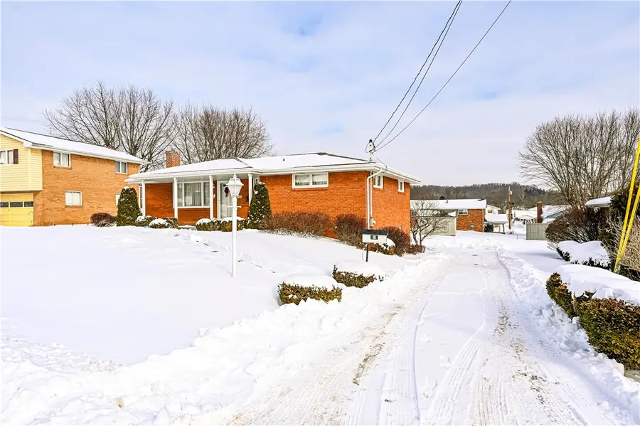 704 Sherwood Cir, Youngwood, PA 15697 - #2