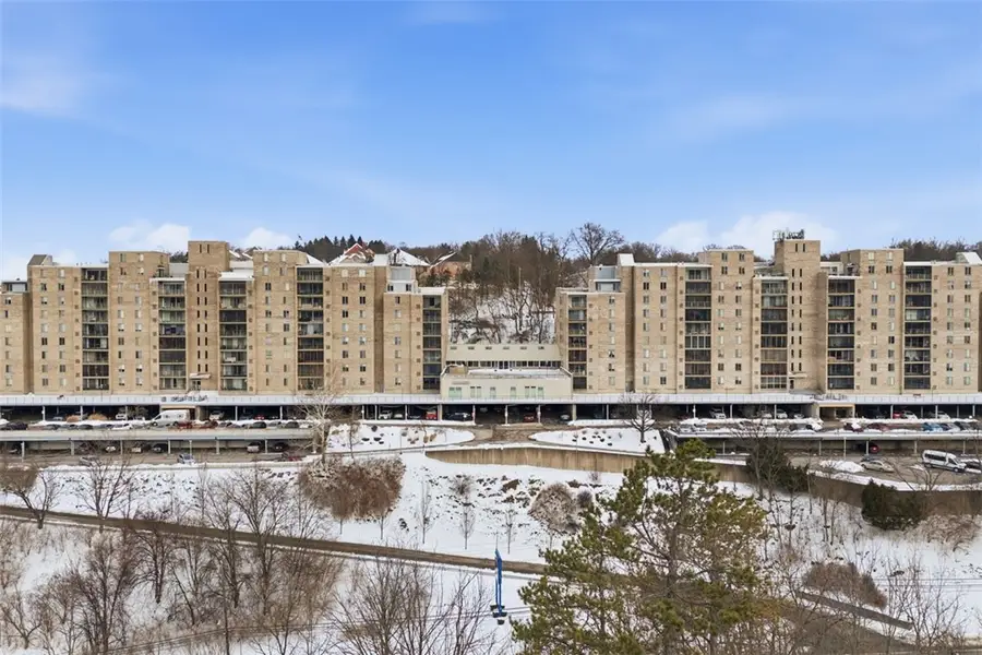 2160 Greentree Rd #604W, Scott Township, PA 15220 - #2