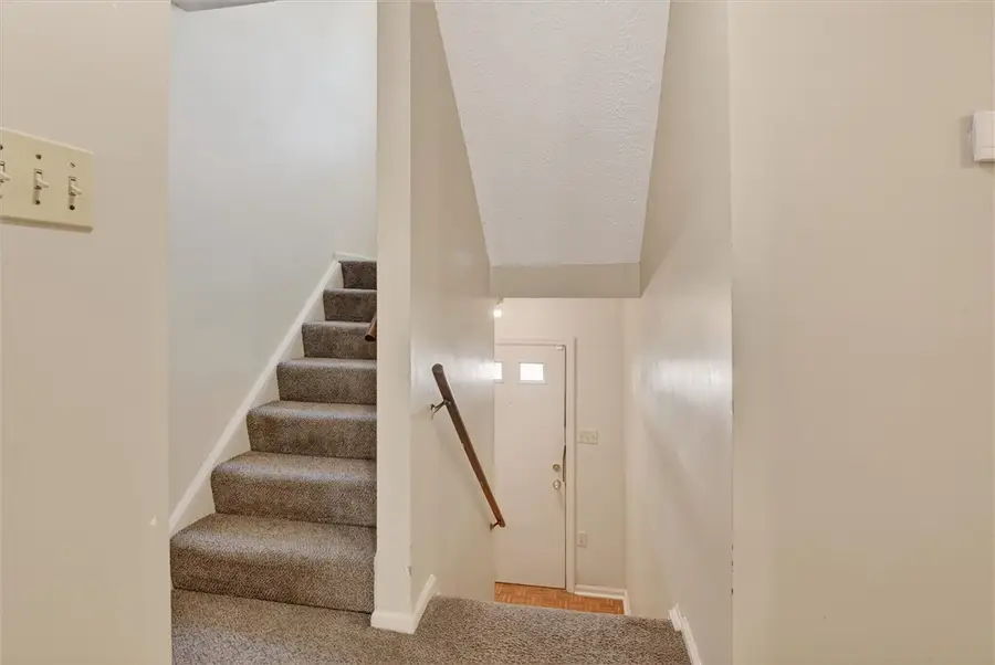 10 Mckinley Sq, Coraopolis, PA 15108 - Image #2