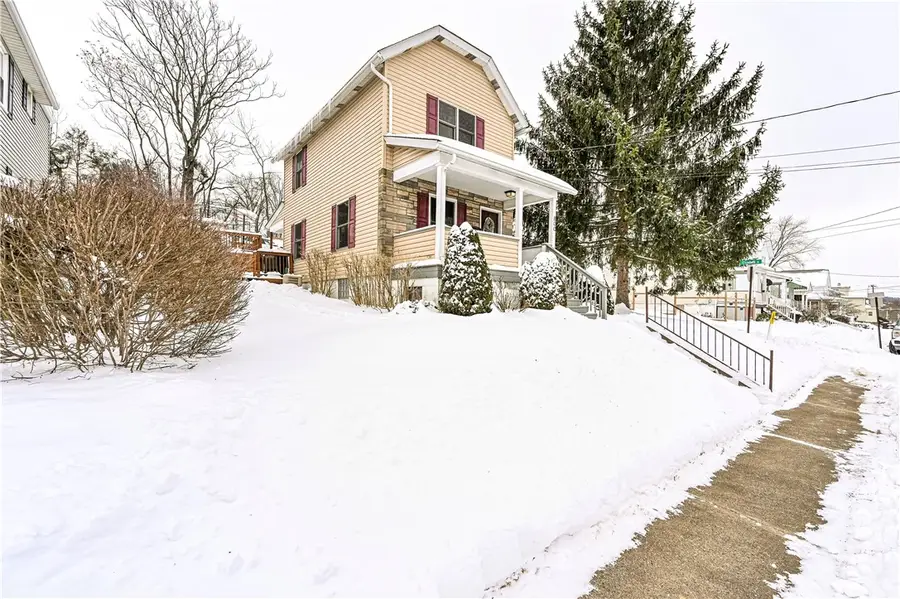 800 N 4th St, Jeannette, PA 15644 - #2