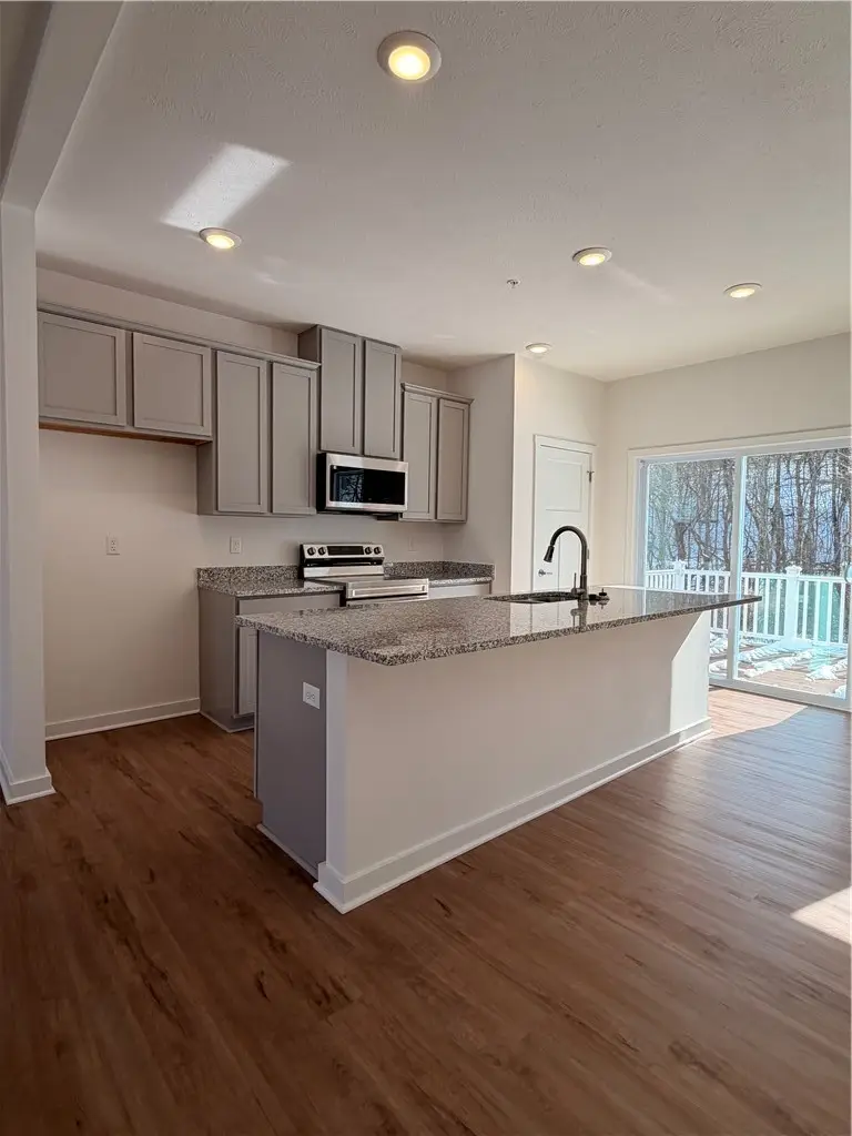 2002 Canterbury Dr #212D, Imperial, PA 15126 - Image #2