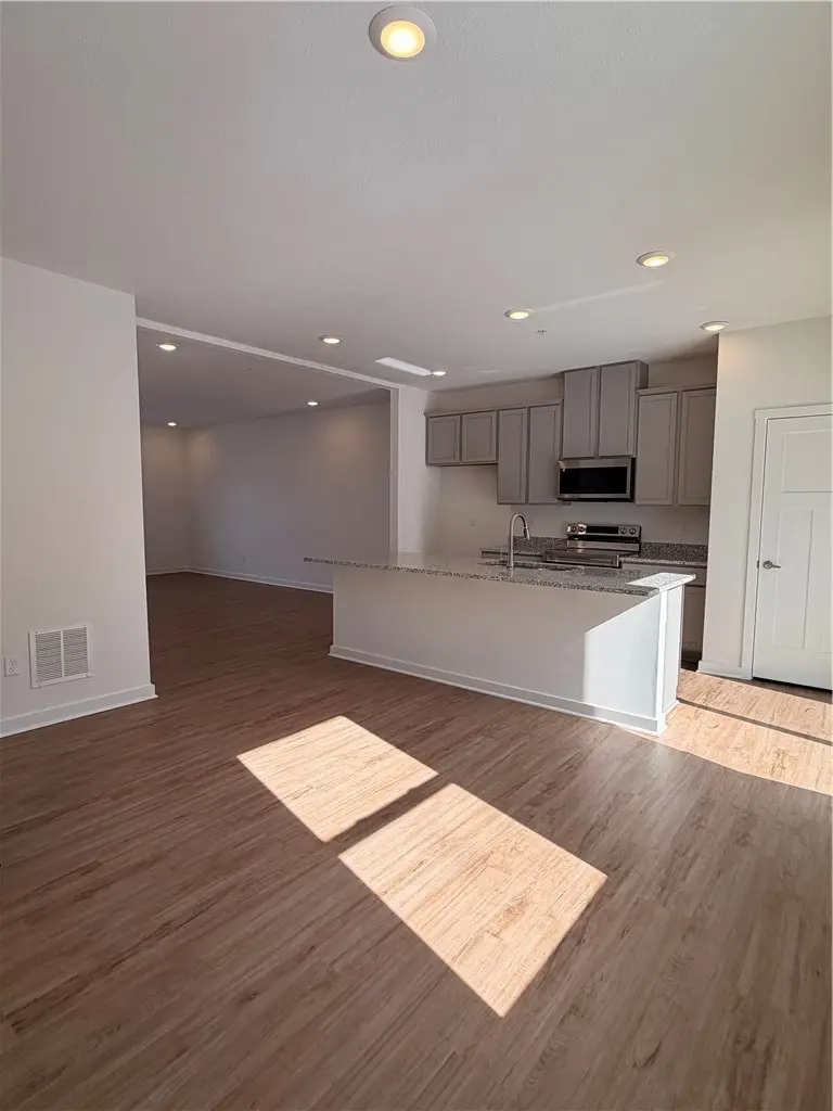 2002 Canterbury Dr #212D, Imperial, PA 15126 - Image #3