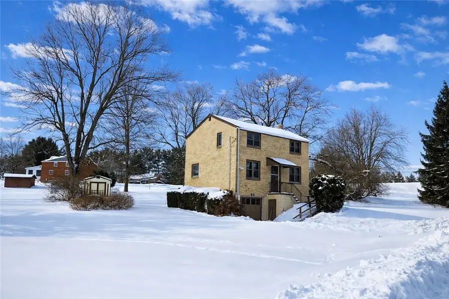 119 Springhouse Dr, Center, PA 16001 - #2