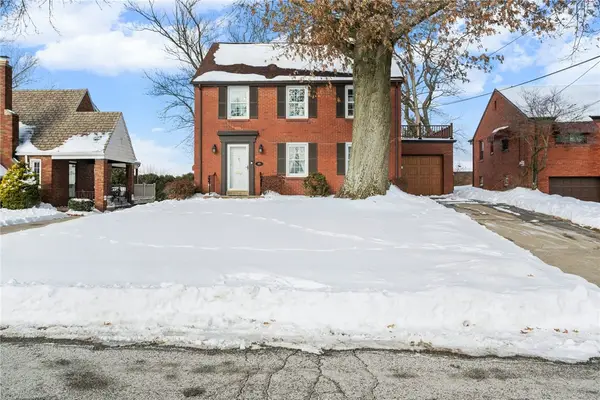 49 Pocono Dr, Green Tree, PA 15220