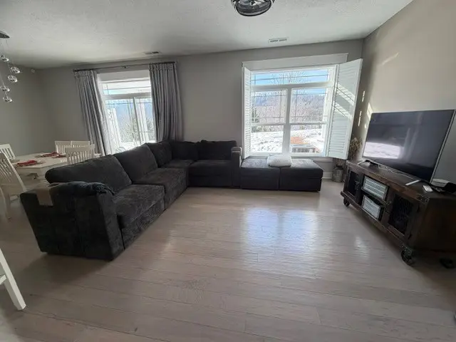 211 Settlers Ct, Venetia, PA 15367 - Image #2