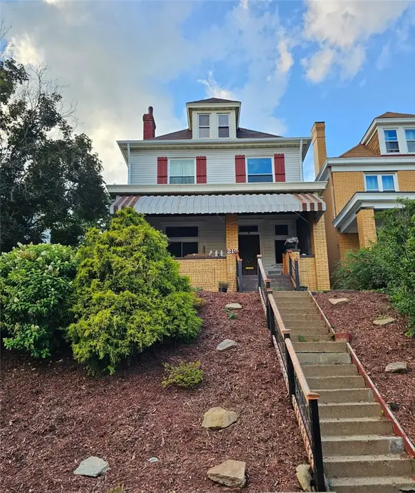 219 E Meyers, Carrick, PA 15210