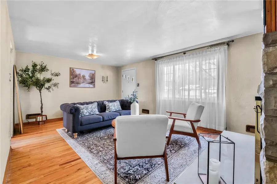 656 Oxford Blvd, Mount Lebanon Township, PA 15243 - #3