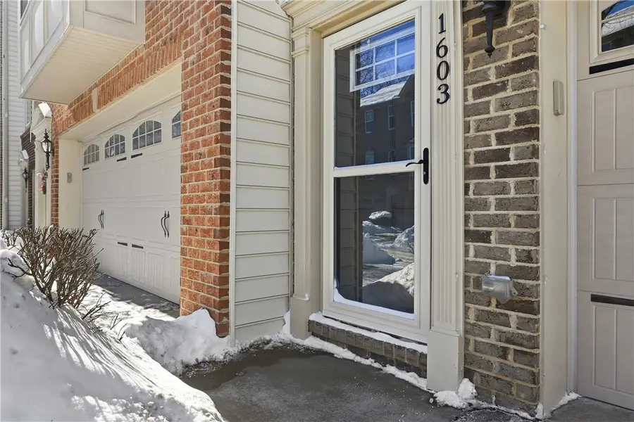 1603 Pointe View Dr, Adams, PA 16046 - Image #2