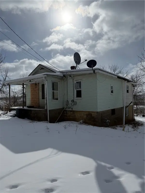 5 William St, Canton Twp, PA 15301