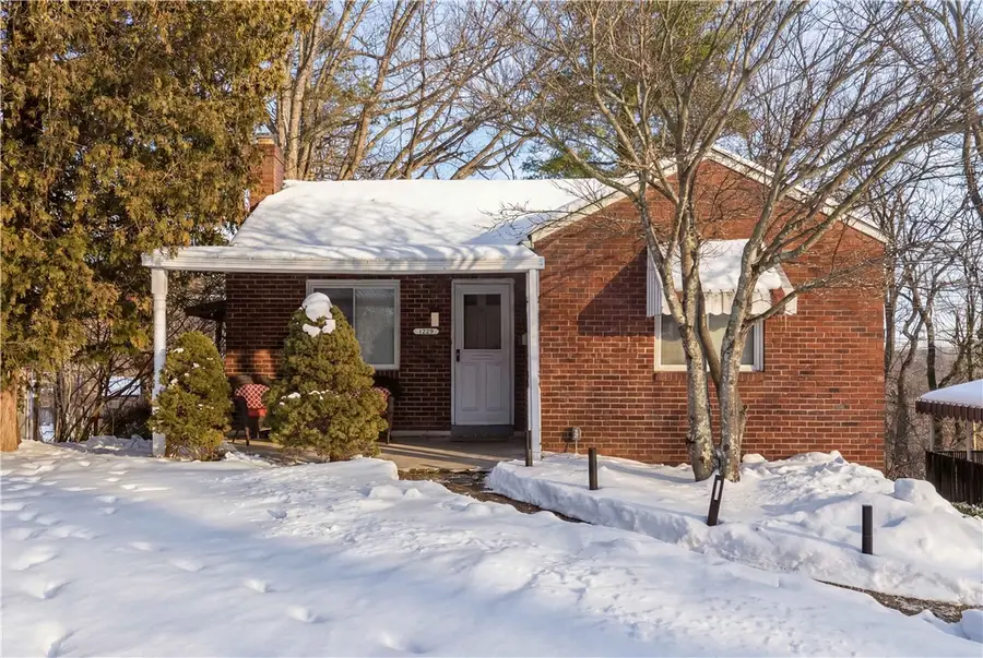 3284 Beechdale St, Brentwood, PA 15227 - #2