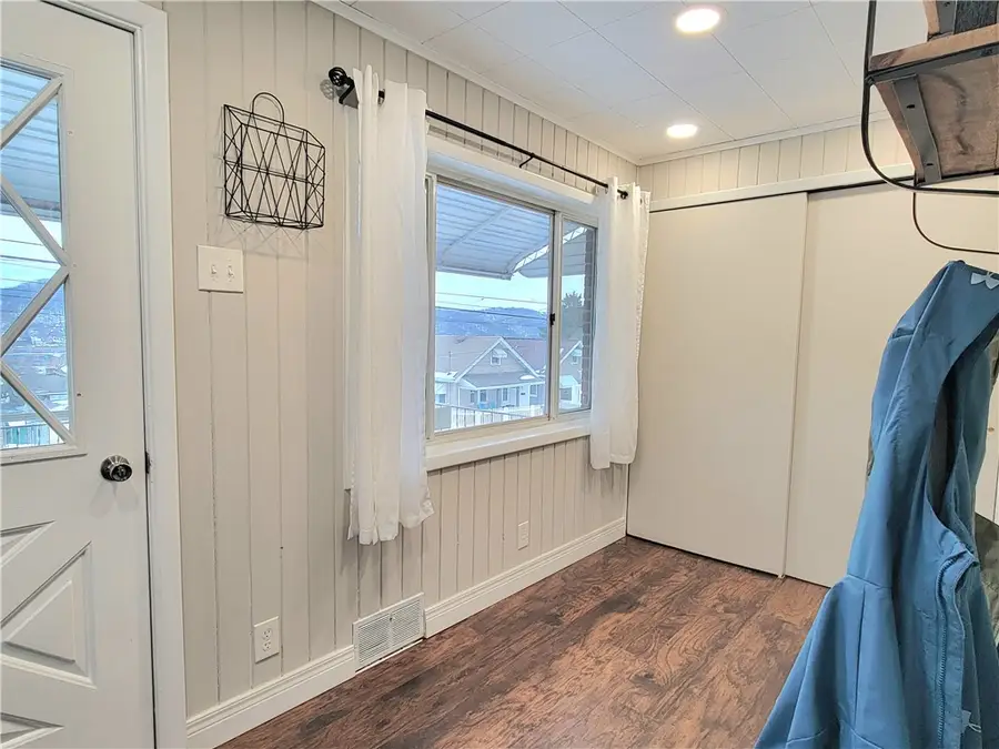 496 7th Ave, Moon Township, PA 15108 - #3