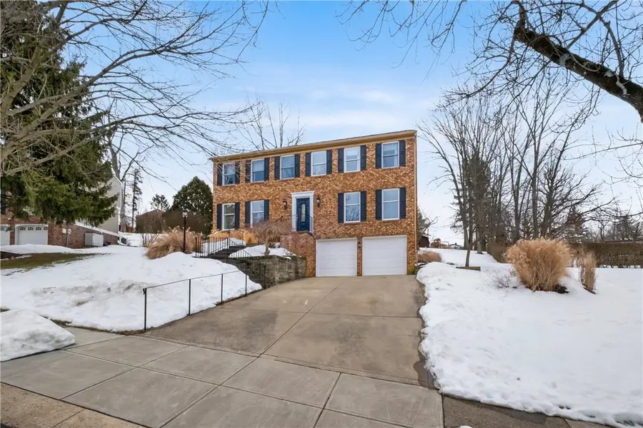 897 Macarthur Dr, Mount Lebanon Township, PA 15228 - #2