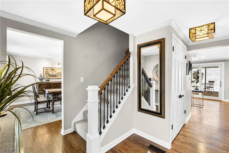 897 Macarthur Dr, Mount Lebanon Township, PA 15228 - #3