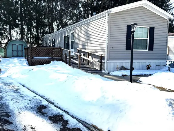 5 Lexington Dr, Freedom, PA 15042