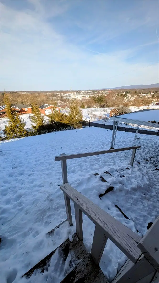 1248 Oaklawn Dr., Loyalhanna, PA 15650 - #3