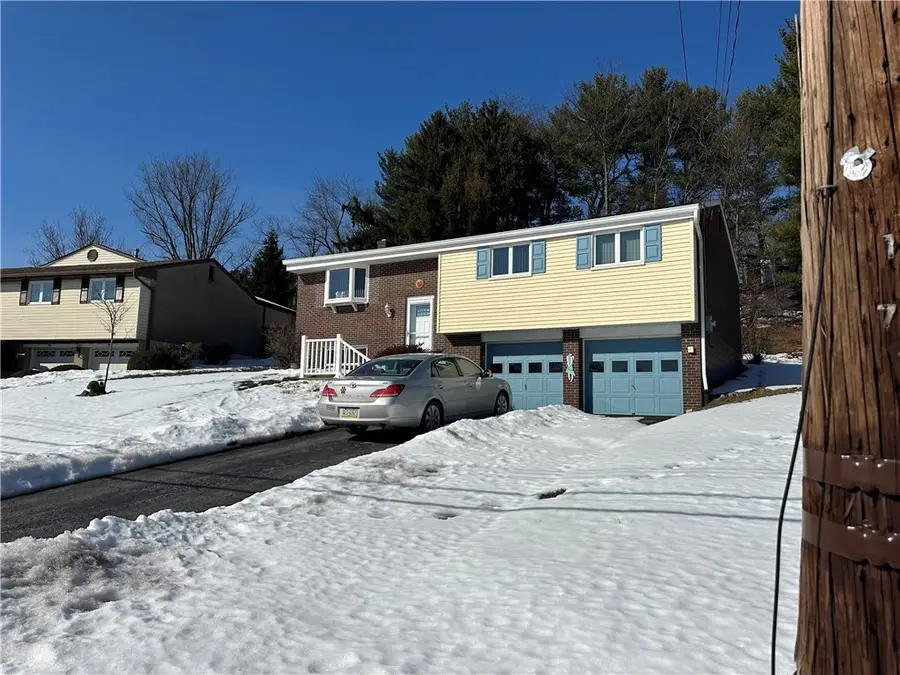 1003 Fiddleback Dr, Kennedy, PA 15136 - #2