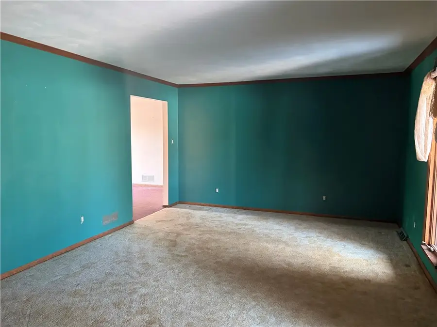 320 Country View Dr, Penn Township, PA 15642 - #3