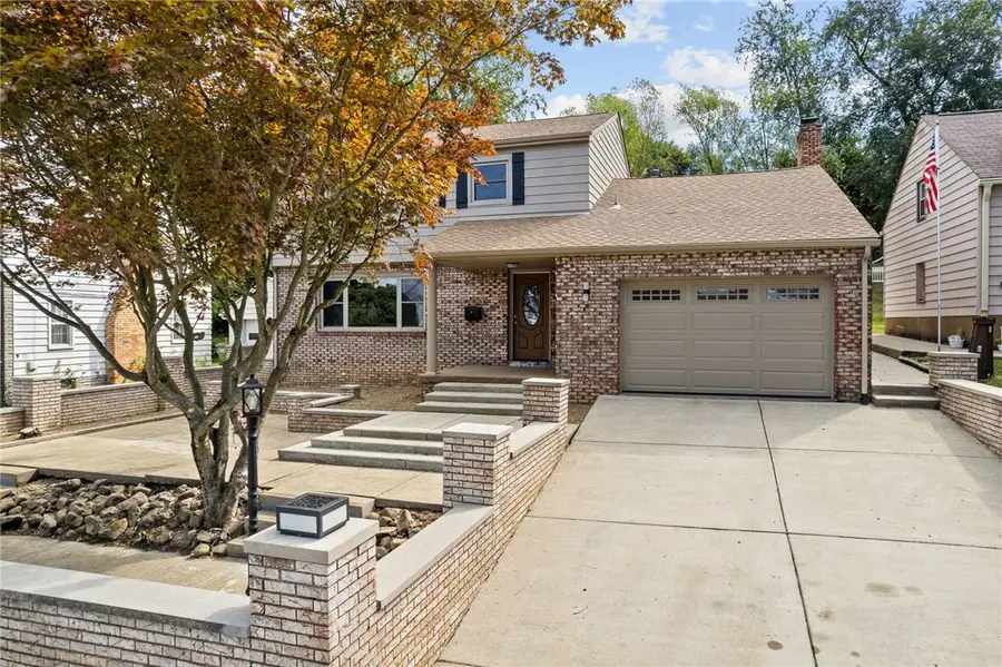 755 Massachusetts St, Ellwood City, PA 16117 - #2