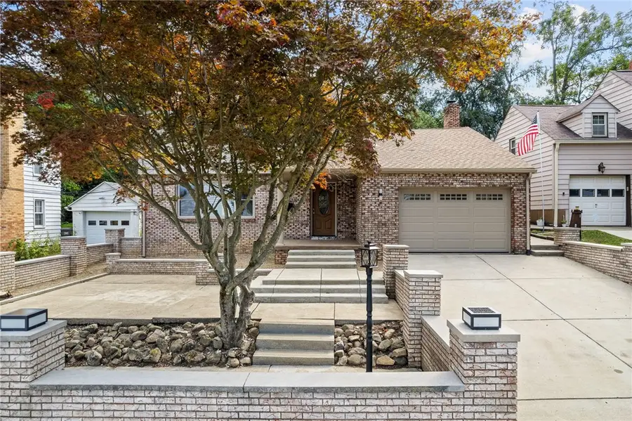 755 Massachusetts St, Ellwood City, PA 16117 - #3