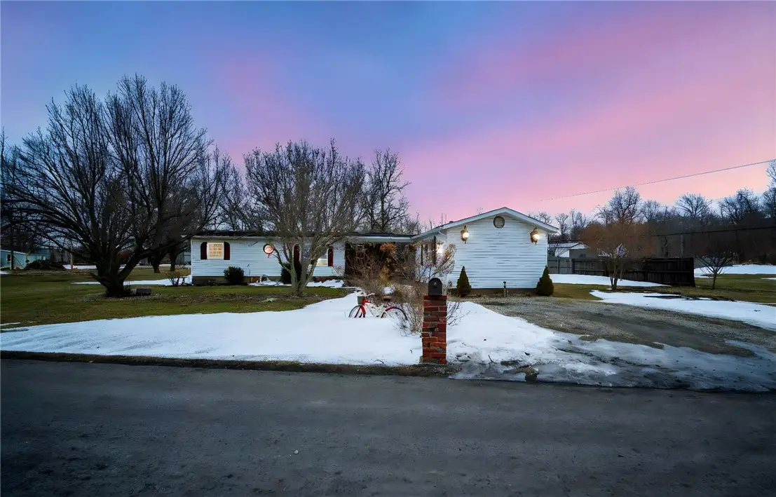 409 Oak St, Hopwood, PA 15445 - #1